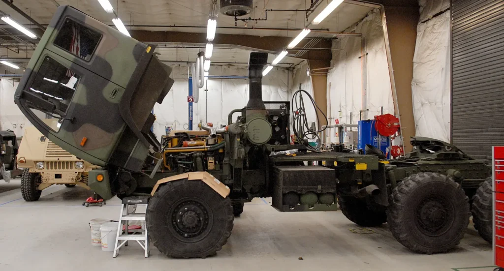 Спільні агрегати військової і цивільної техніки - двигуни Caterpillar, трансмісії Allison
